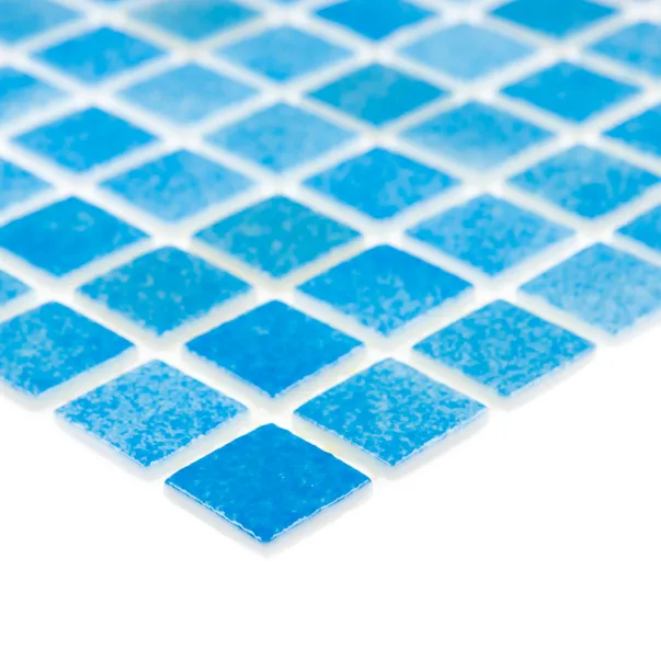 AquaMo Sky Blue скляна мозаїка для басейну на сітці