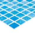 AquaMo Sky Blue скляна мозаїка для басейну на сітці